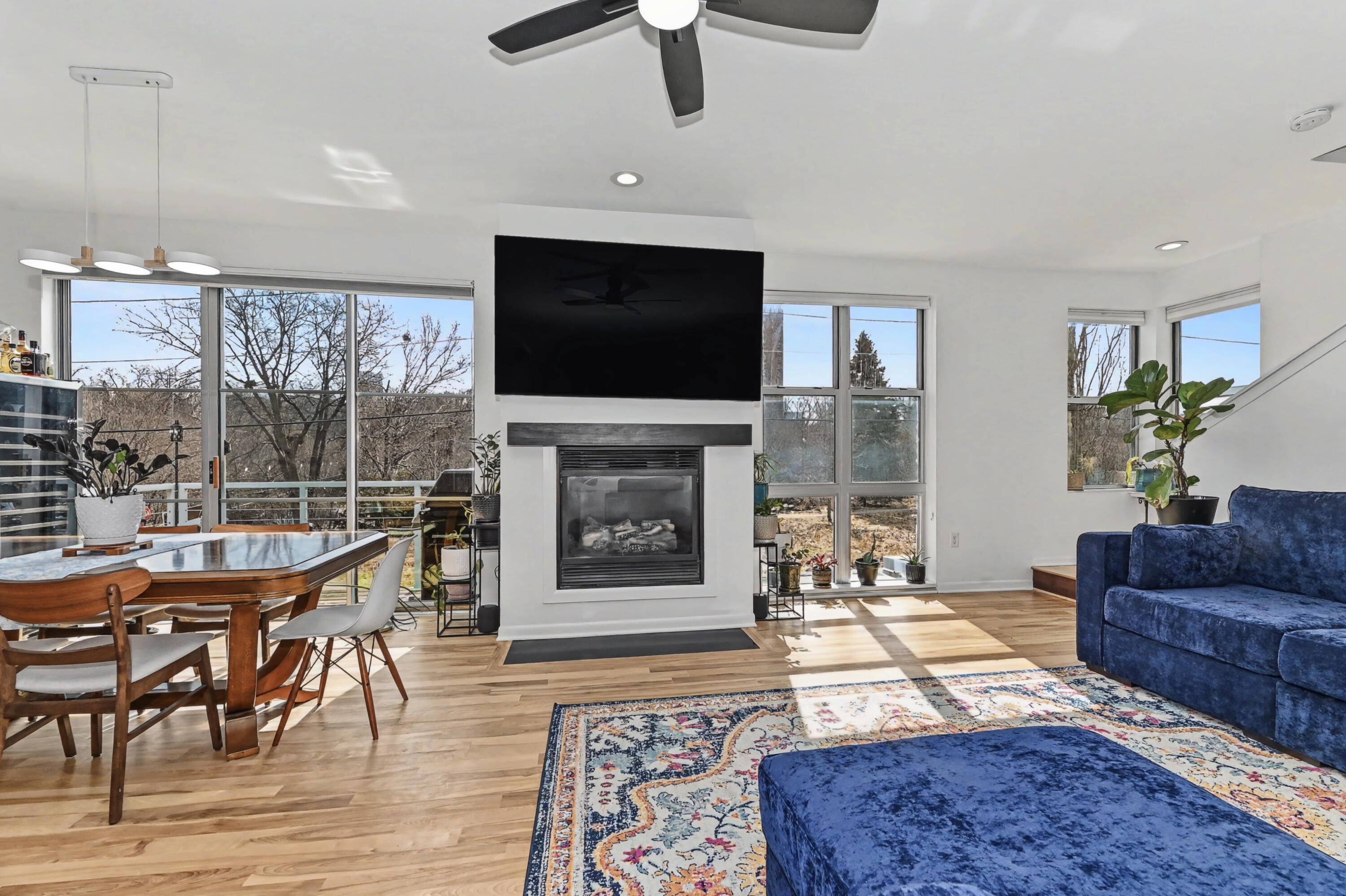 2175 North Riverboat Road Milwaukee, WI 53212 - Photo 15 of 50 Living Room