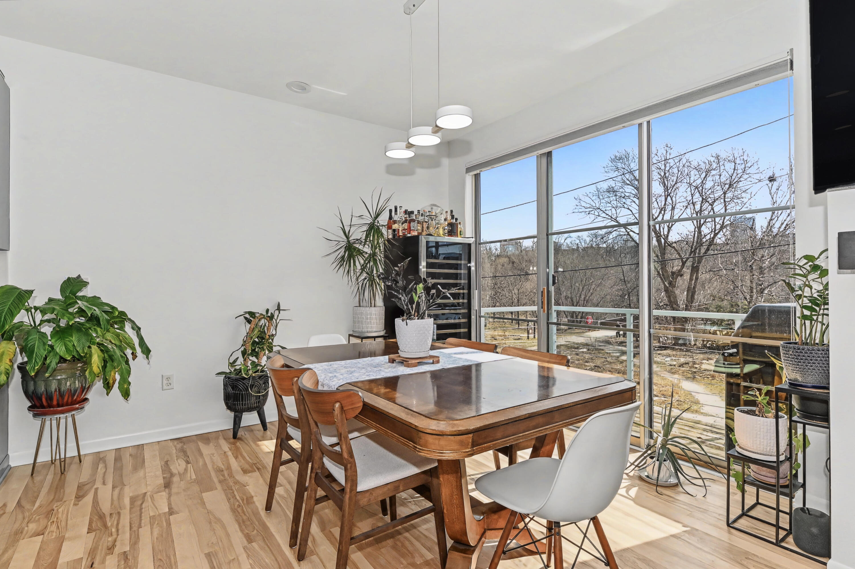 2175 North Riverboat Road Milwaukee, WI 53212 - Photo 16 of 50 Dining Room