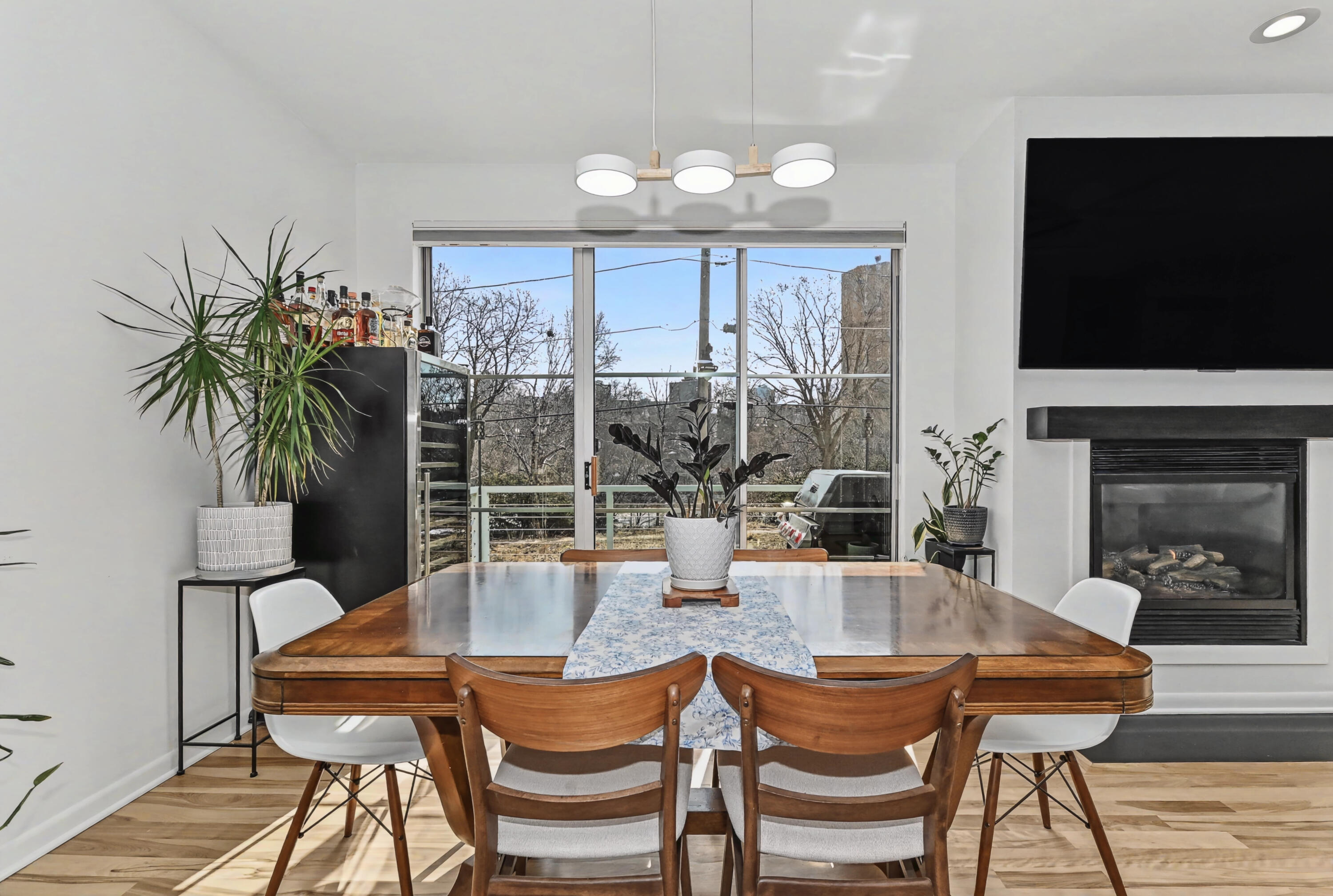 2175 North Riverboat Road Milwaukee, WI 53212 - Photo 19 of 50 Dining Room