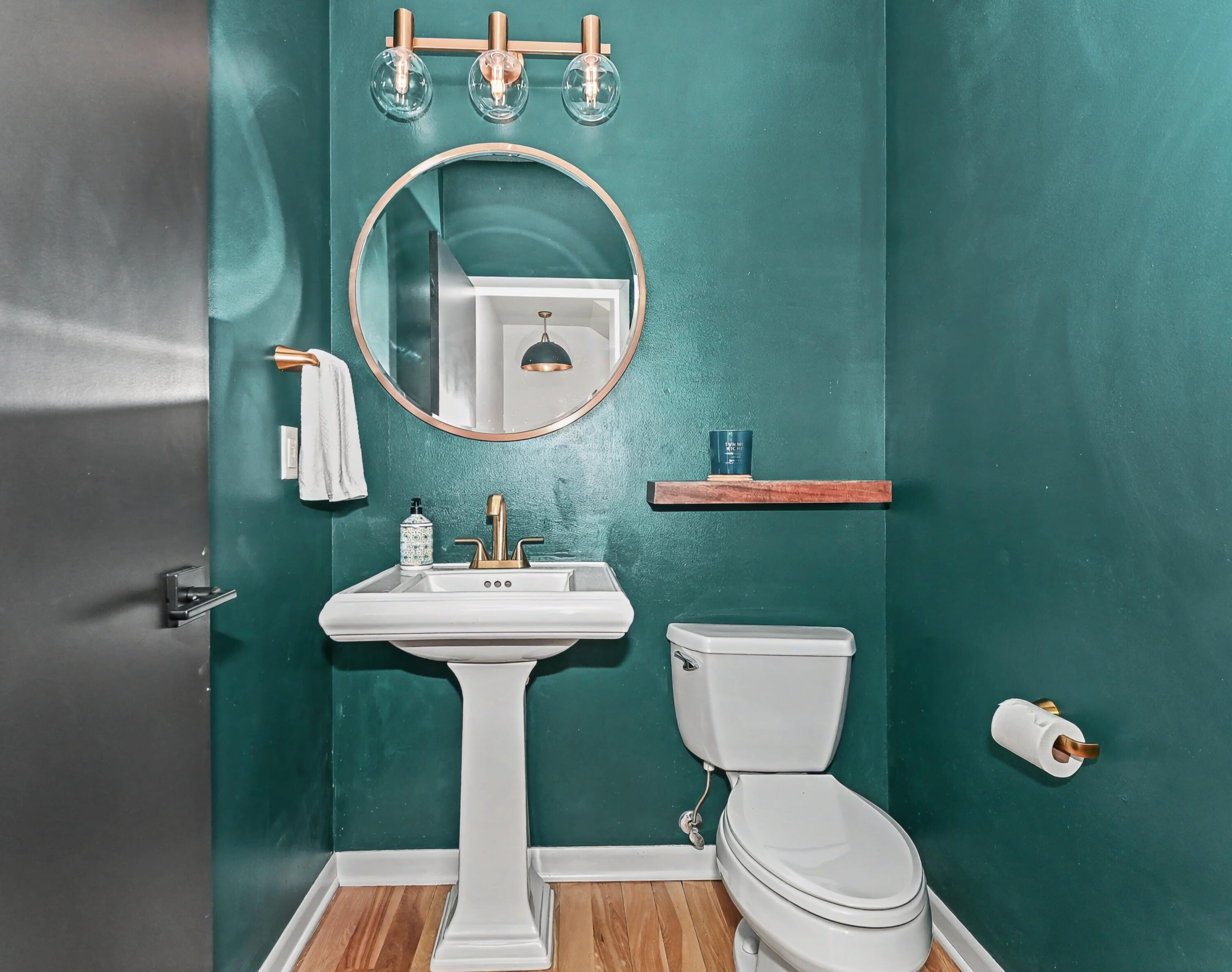 2175 North Riverboat Road Milwaukee, WI 53212 - Photo 28 of 50 Half Bath on Main