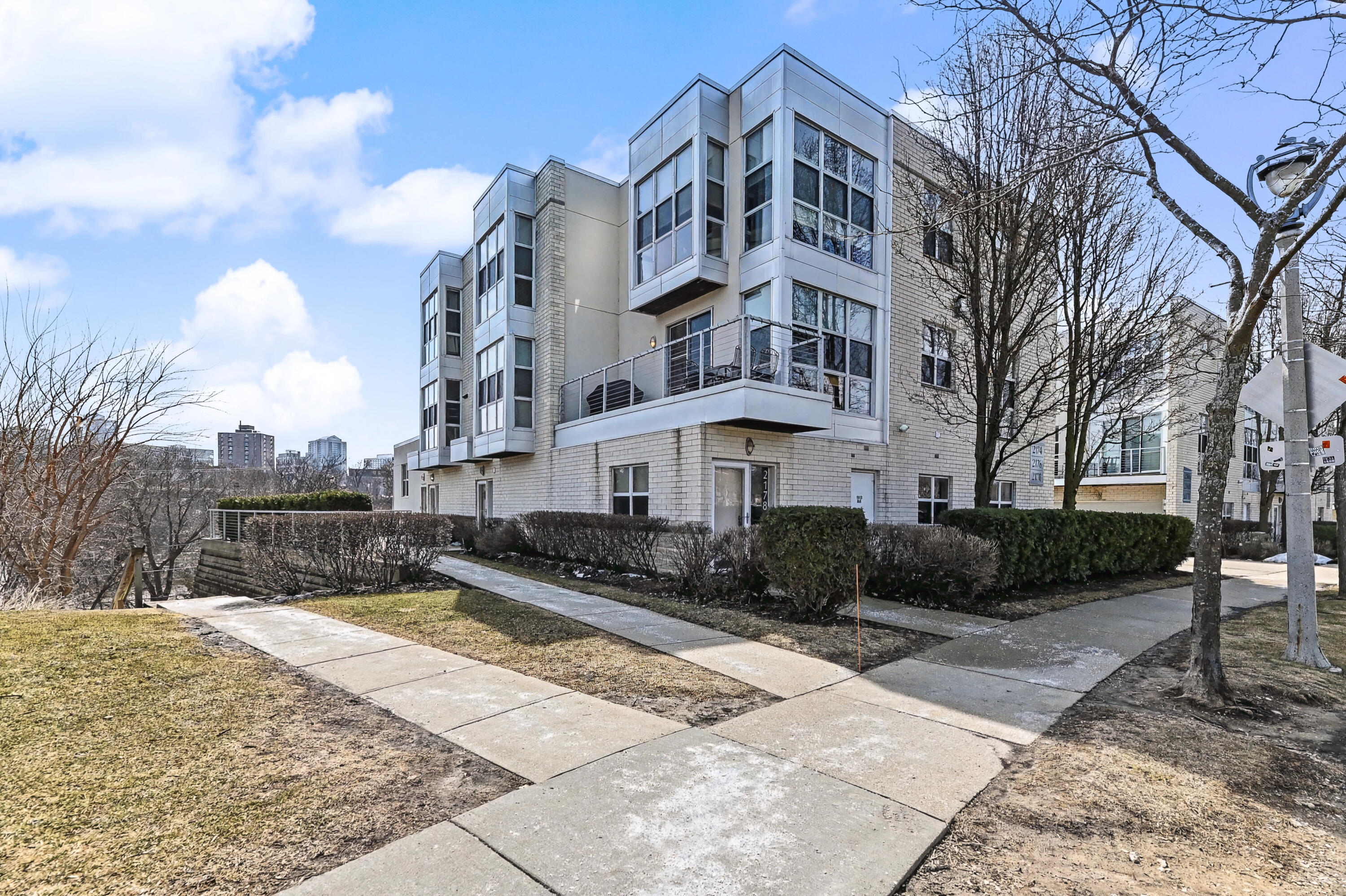2175 North Riverboat Road Milwaukee, WI 53212 - Photo 7 of 50 Side of Property
