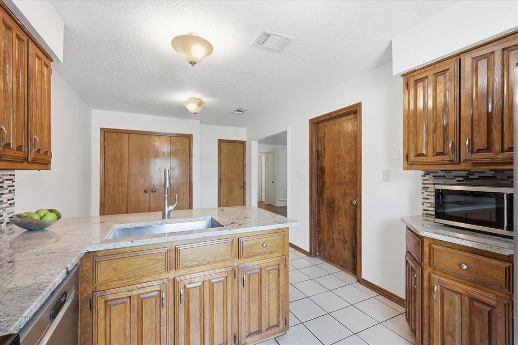 4203 Spring Meadow Lane Flower Mound, TX 75028 - Photo 7 of 15