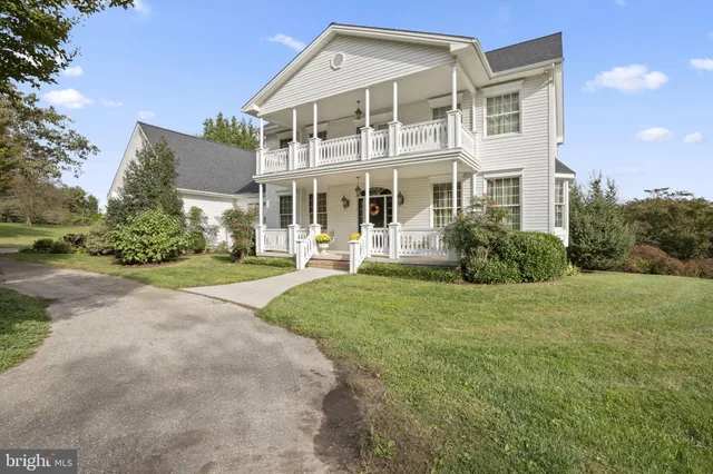 a view of a house with yard and tree s