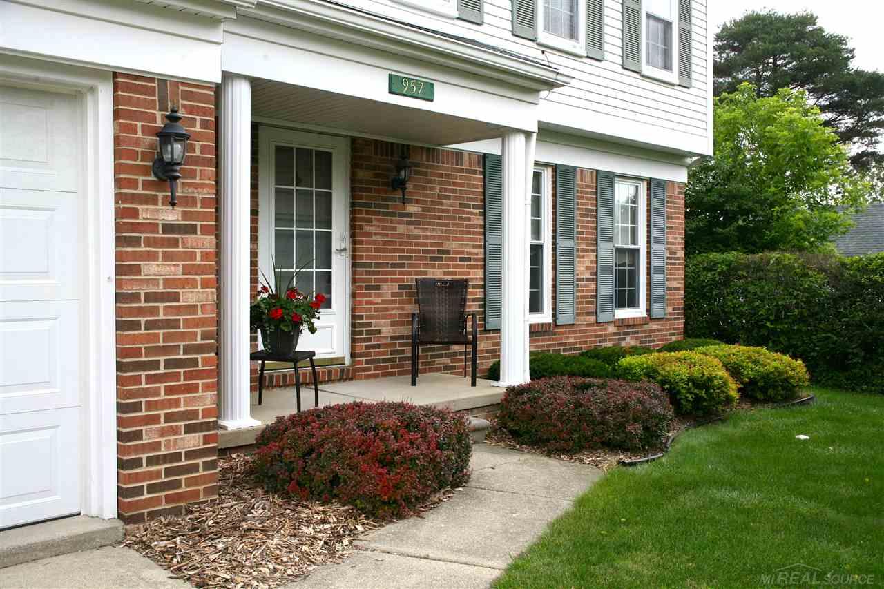 957 Hadley Road Rochester Hills, MI 48307 - Photo 2 of 23