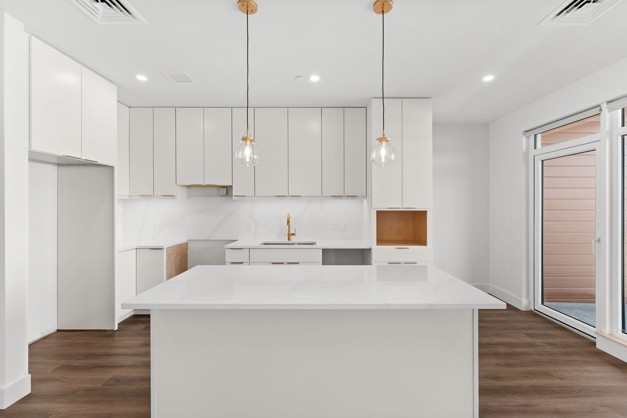 125 Cambrian Way, Unit 602 Burlington, VT 05401 - Photo 4 of 40