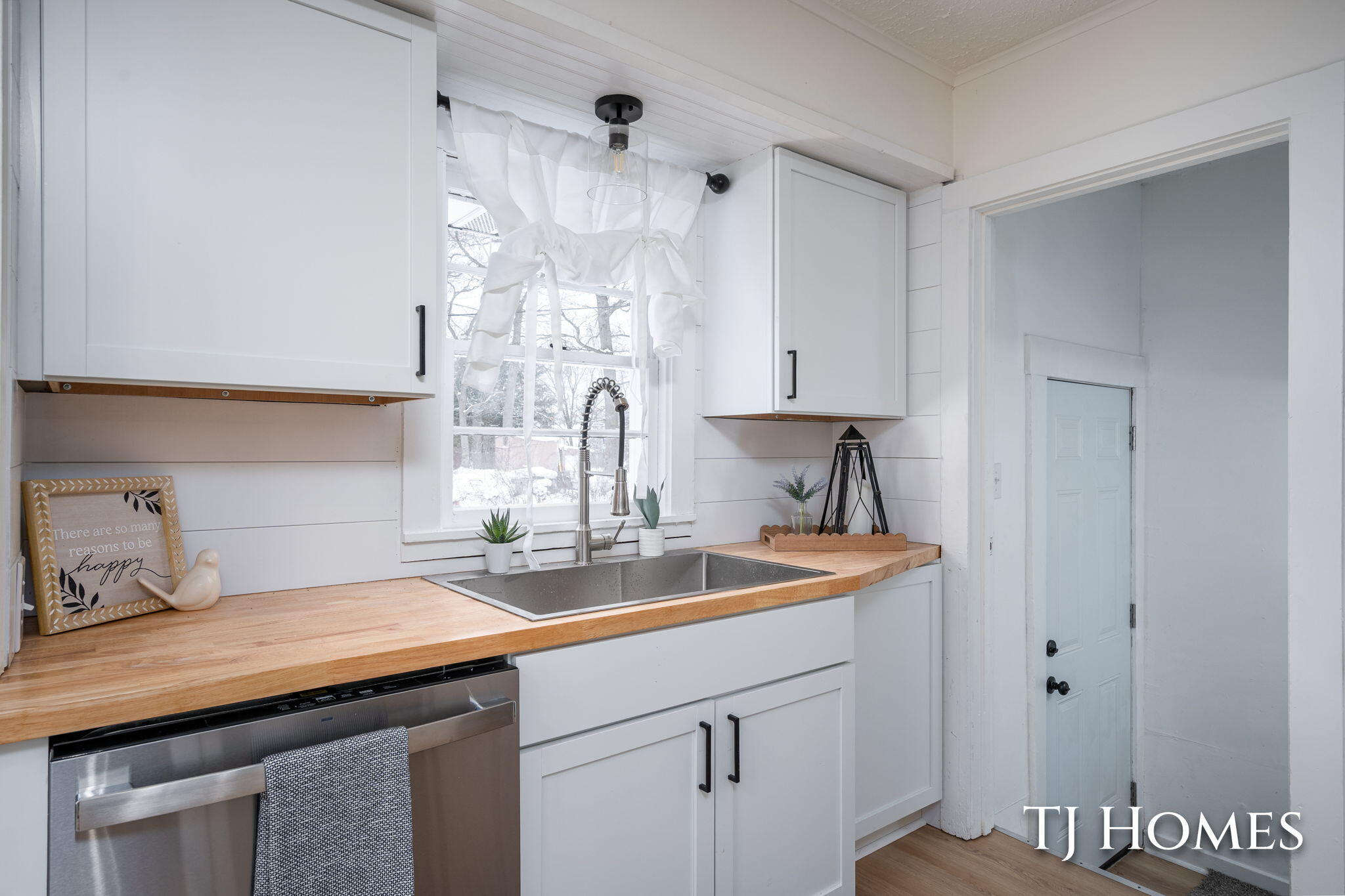 948 Becker Road Muskegon, MI 49445 - Photo 11 of 35 13-web-or-mls-948 Becker Rd-13