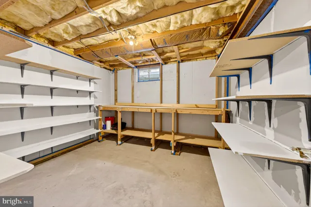 a view of yellow house with a yard