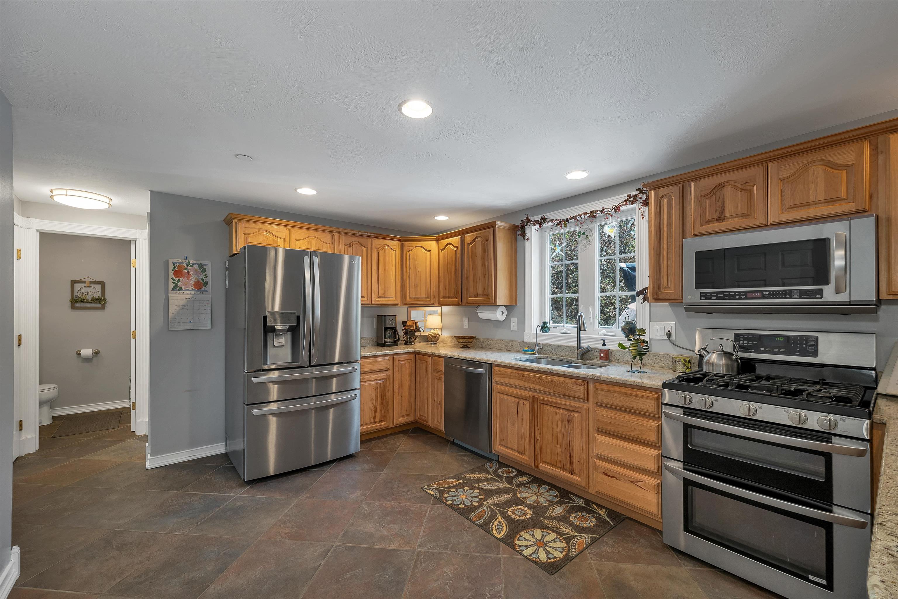 71 Auburn Road Hooksett, NH 03106 - Photo 14 of 59