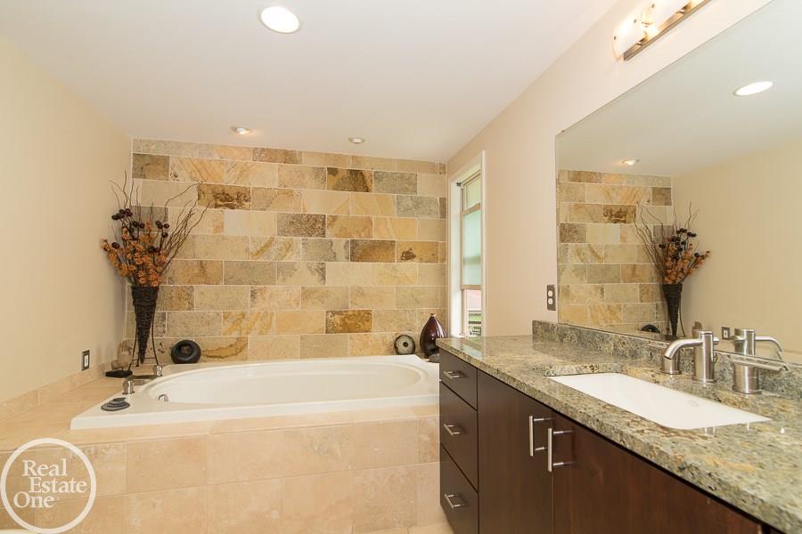 1754 North Kilburn Road Rochester, MI 48306 - Photo 14 of 23 31248714-13.JPG
