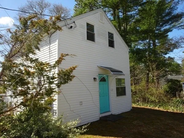 $1,750 | 17 B Oakley Avenue, Bourne, MA 02532