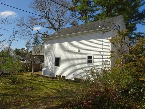 $1,750 | 17 B Oakley Avenue, Bourne, MA 02532