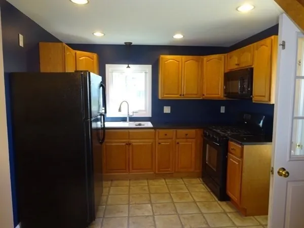 $1,750 | 17 B Oakley Avenue, Bourne, MA 02532