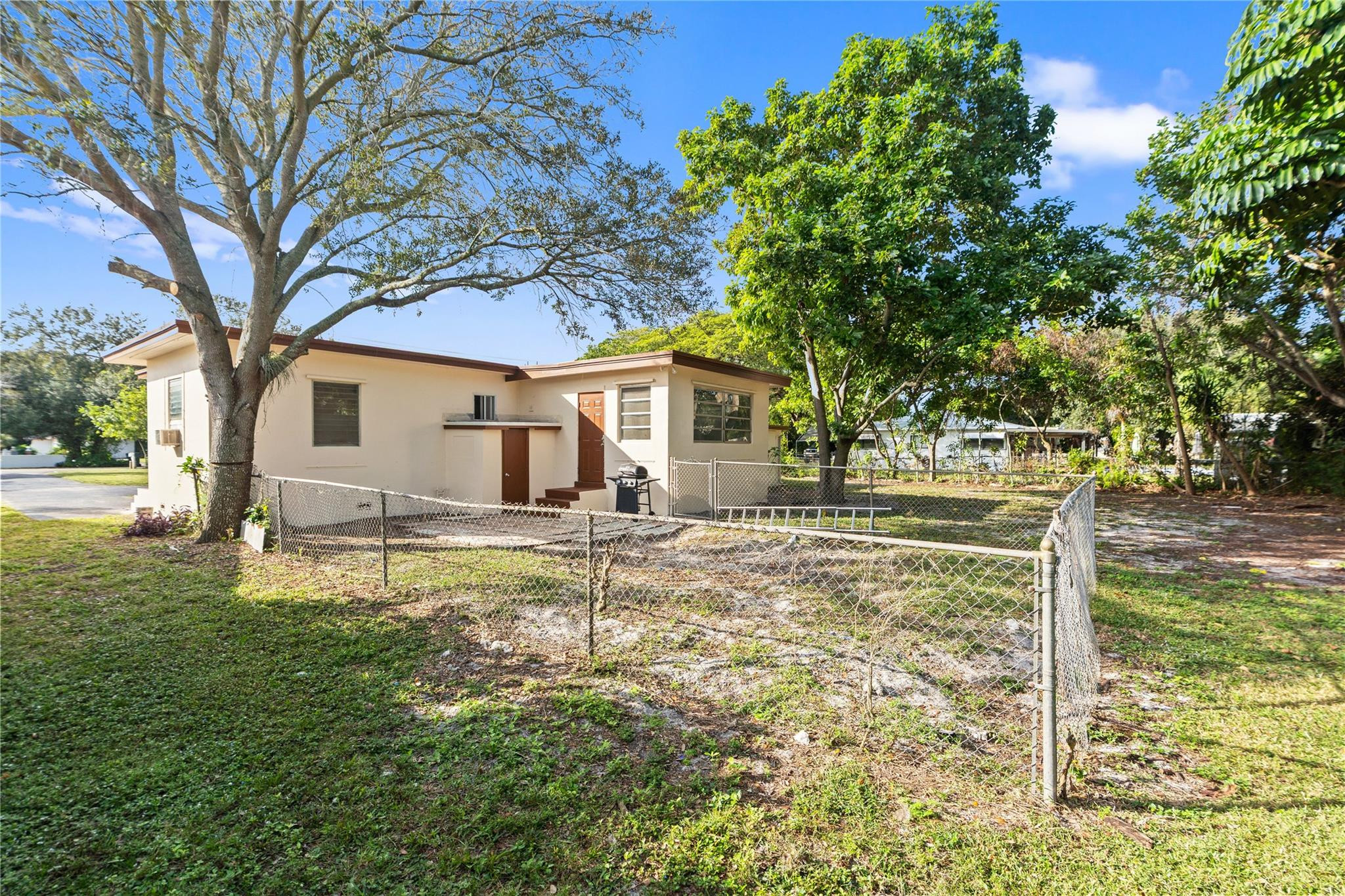 5705 Harding Street Hollywood, FL 33021 - Photo 9 of 38 Photo 9