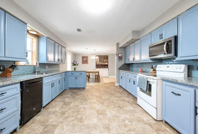 $169,000 | 701 Alamo Street, El Campo, TX 77437