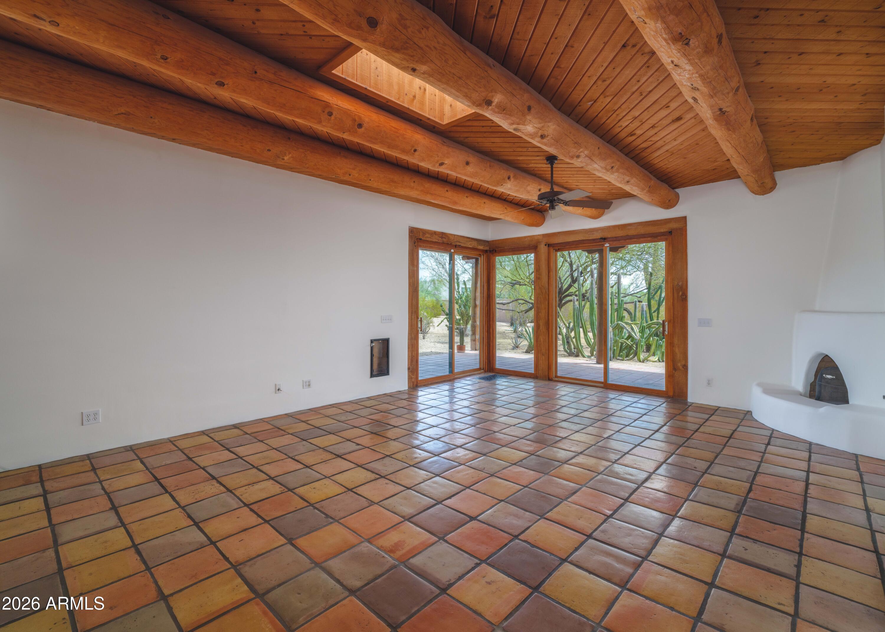 5507 North Palo Cristi Road Paradise Valley, AZ 85253 - Photo 9 of 41 a view of an empty room