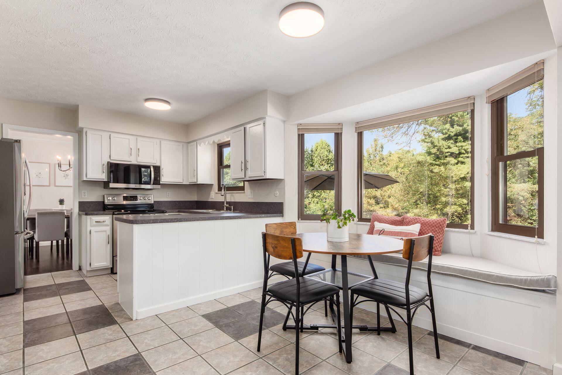 536 Tresham Road Columbus, OH 43230 - Photo 27 of 46 Eat in kitchen