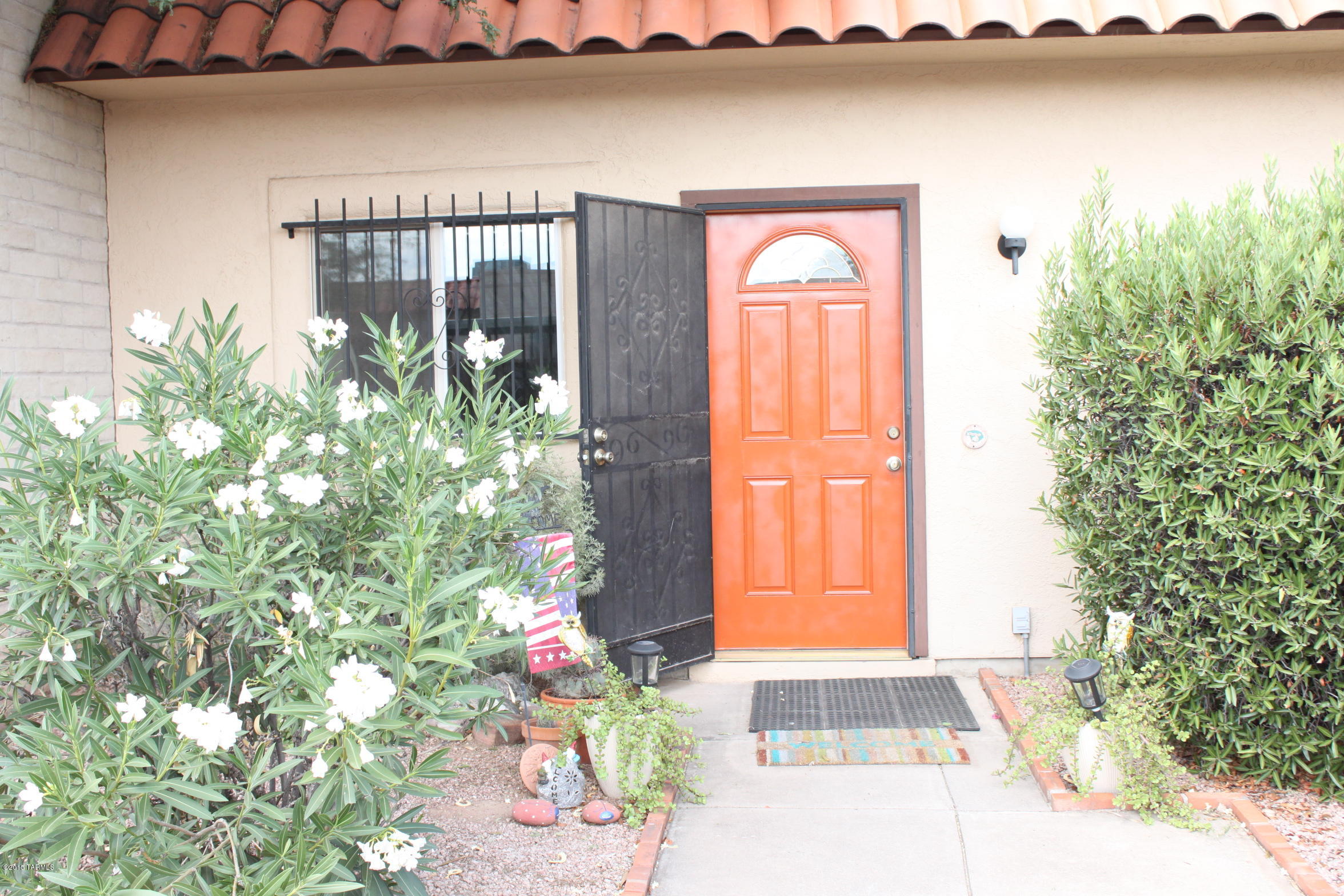 910 South Pantano Road Tucson, AZ 85710 - Photo 2 of 20 Gallery Image 2