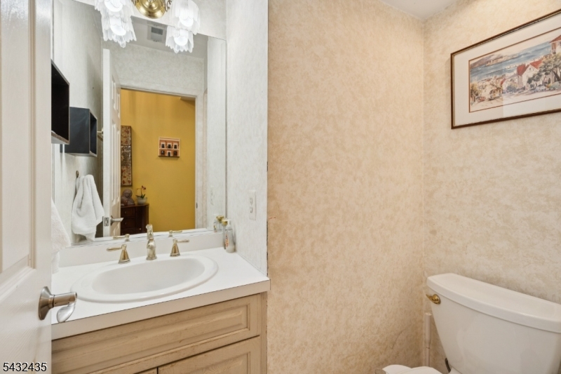 118 Coppertree Court Edison, NJ 08820 - Photo 13 of 38