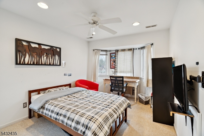 118 Coppertree Court Edison, NJ 08820 - Photo 17 of 38