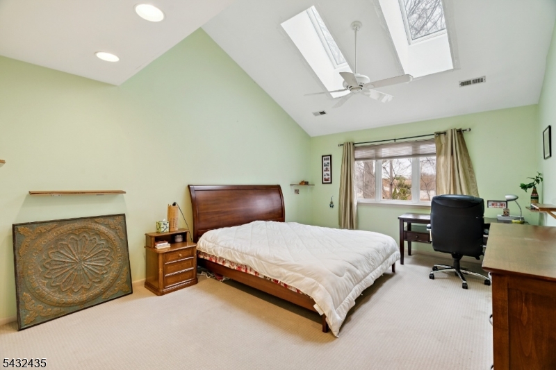 118 Coppertree Court Edison, NJ 08820 - Photo 20 of 38