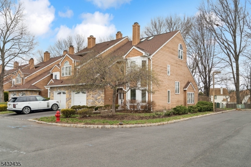 118 Coppertree Court Edison, NJ 08820 - Photo 2 of 38