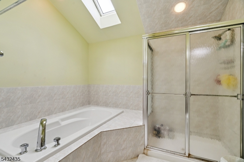 118 Coppertree Court Edison, NJ 08820 - Photo 22 of 38