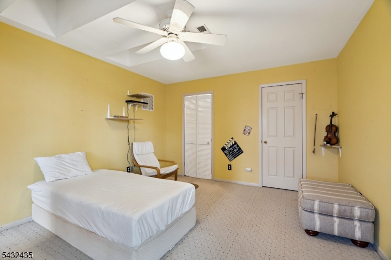 118 Coppertree Court Edison, NJ 08820 - Photo 24 of 38
