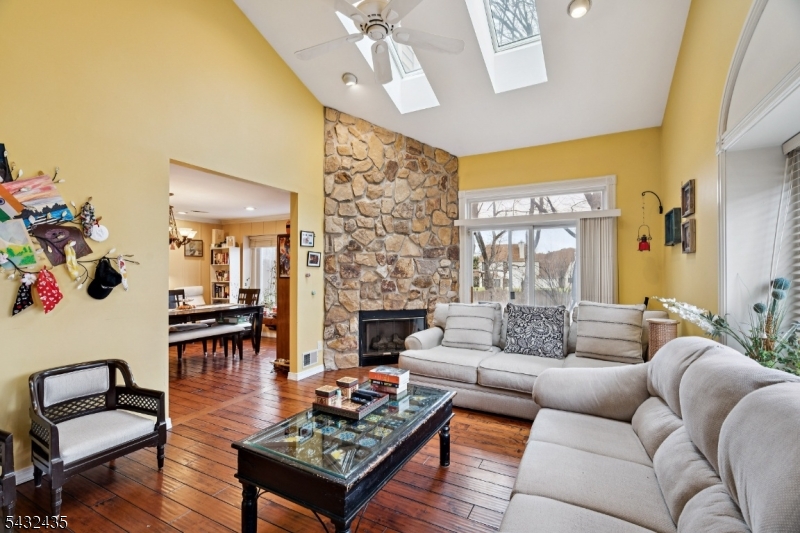 118 Coppertree Court Edison, NJ 08820 - Photo 6 of 38