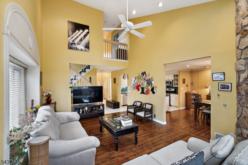 118 Coppertree Court Edison, NJ 08820 - Photo 7 of 38