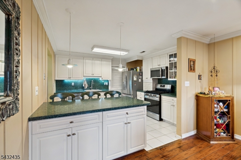 118 Coppertree Court Edison, NJ 08820 - Photo 10 of 38