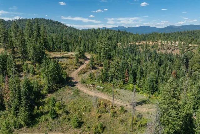 $1,500,000 | 21620 East Lakeview Road, Newman Lake, WA 99025