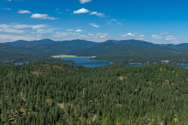 $1,500,000 | 21620 East Lakeview Road, Newman Lake, WA 99025