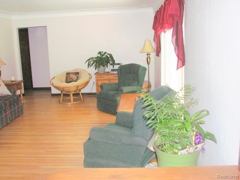 3636 Section Road Lambertville, MI 48144 - Photo 16 of 44 16_liv.jpg