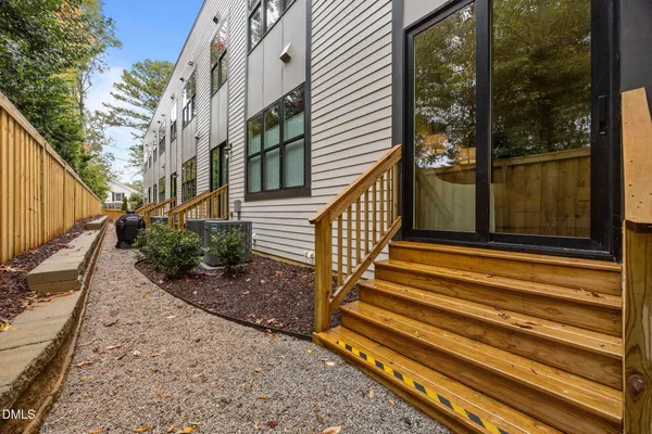 $987,500 | 811 Maple Berry Lane, Unit 105, Raleigh, NC 27607