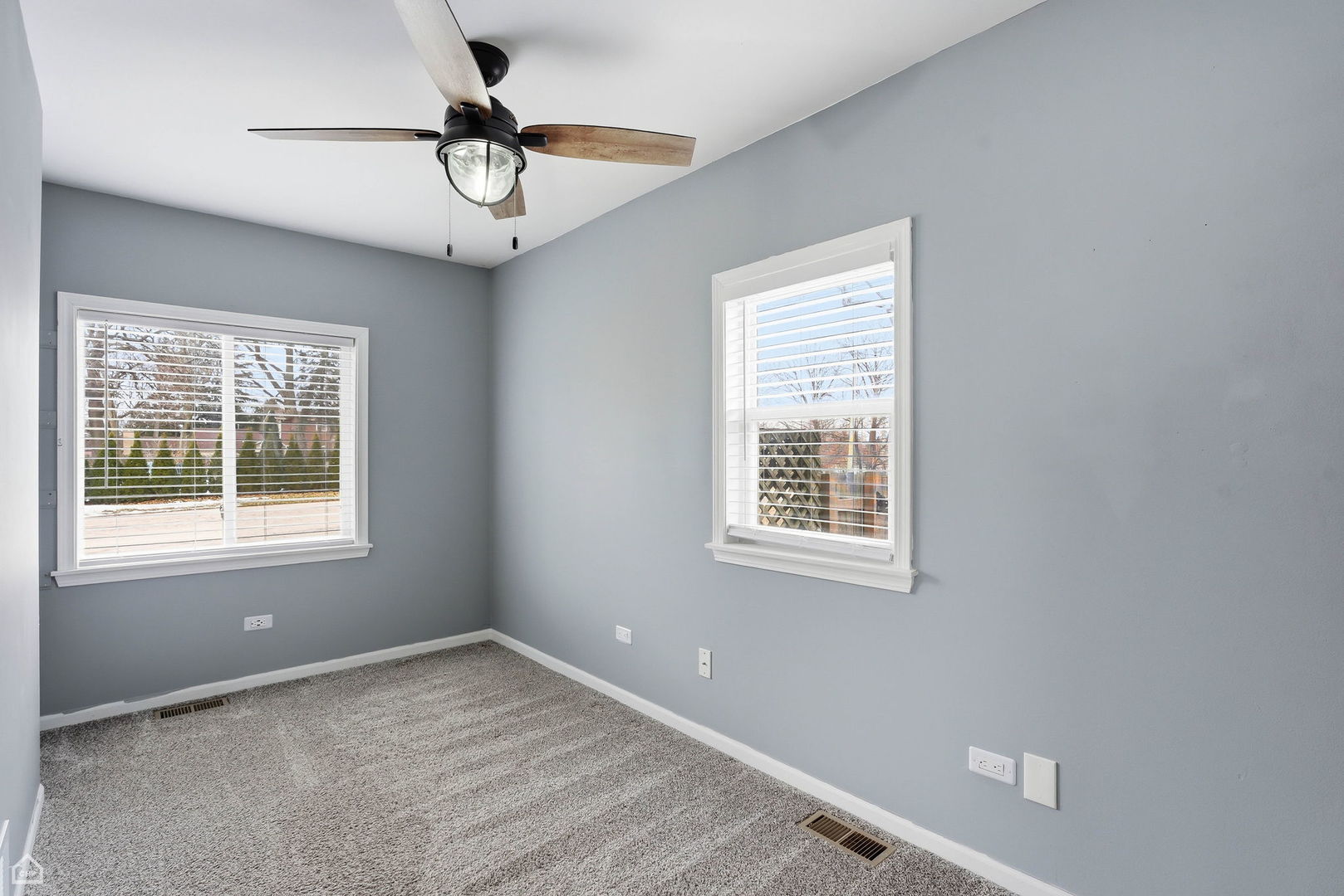 27071 North Ridge Street Wauconda, IL 60084 - Photo 5 of 36 an empty room with a window