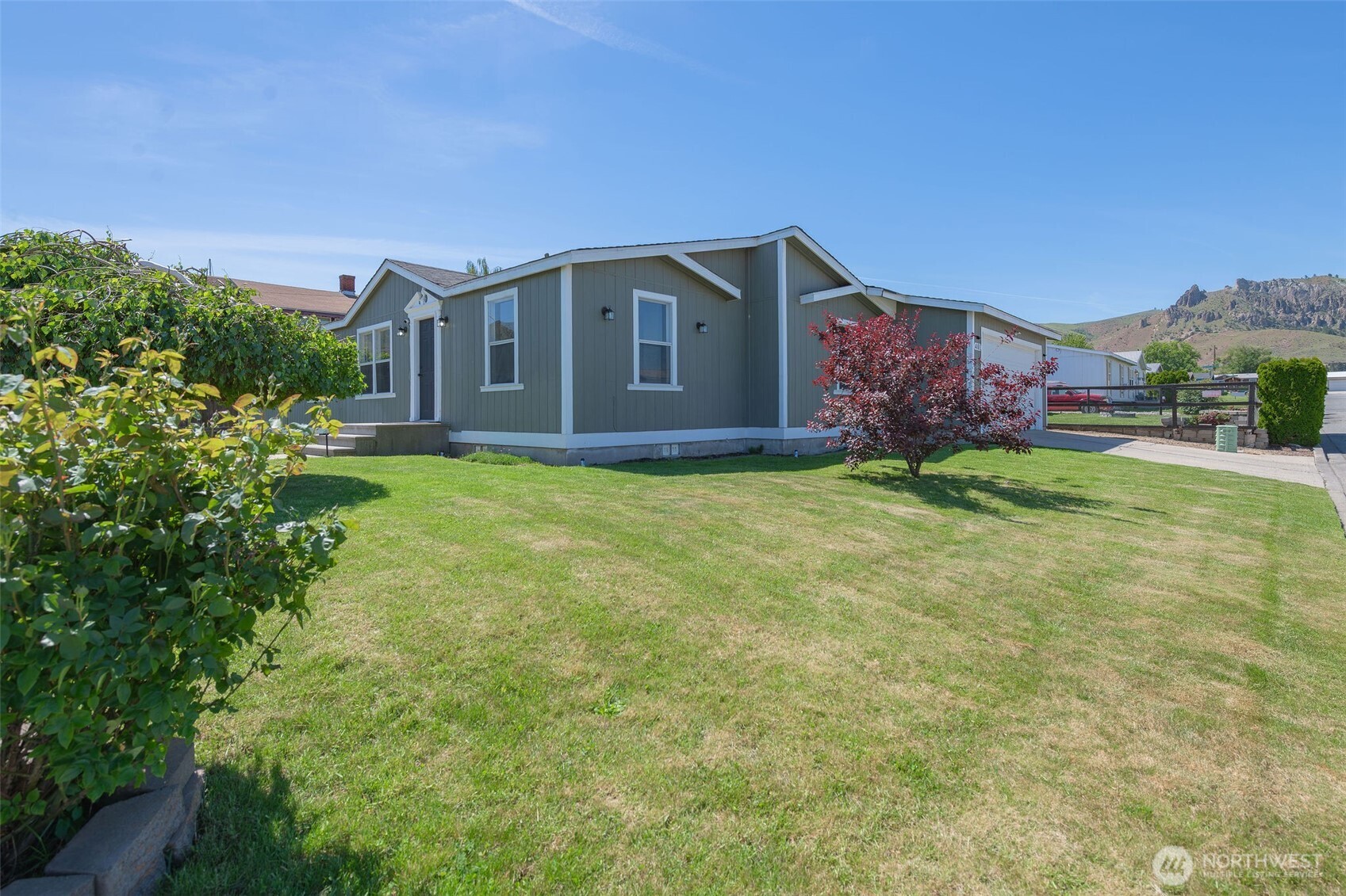 401 Ridgeview Loop Drive Wenatchee, WA 98801 - Photo 3 of 40 Gallery Image 3