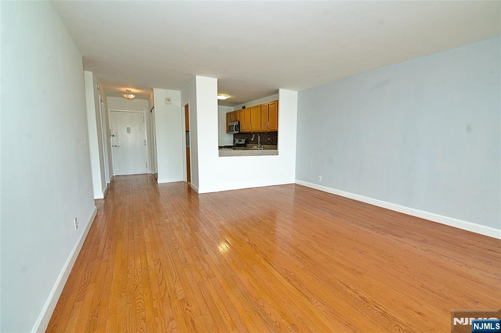 1203 River Road, Unit 14C Edgewater, NJ 07020 - Photo 7 of 25 Gallery Image 7