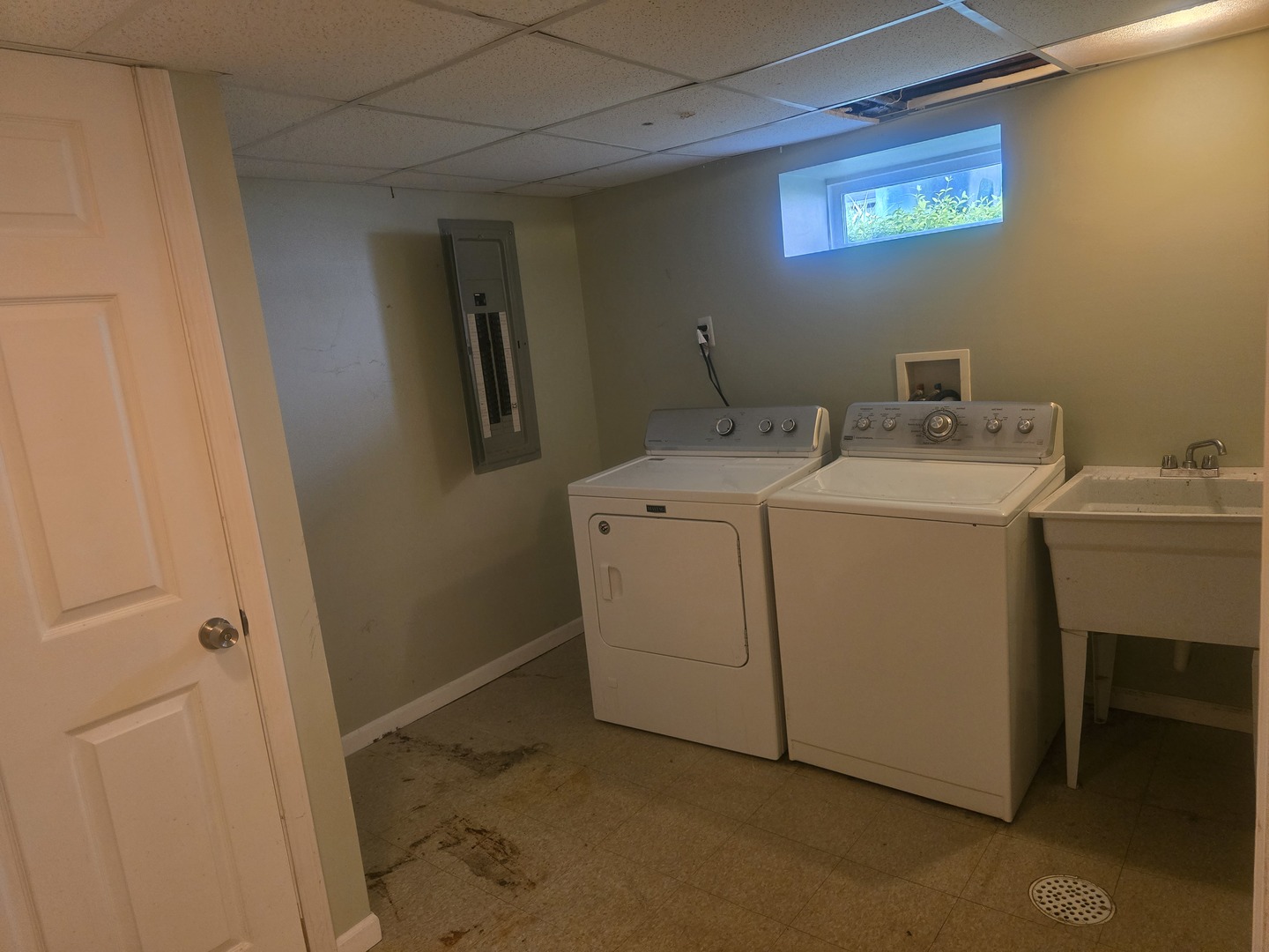 312 Nuttall Road Riverside, IL 60546 - Photo 24 of 35 a utility room with dryer and washer