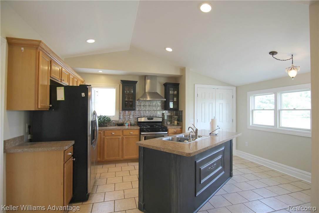 7171 North Fowlerville Road Fowlerville, MI 48836 - Photo 5 of 23 jFowlerville Rd Kitchen 2.jpg
