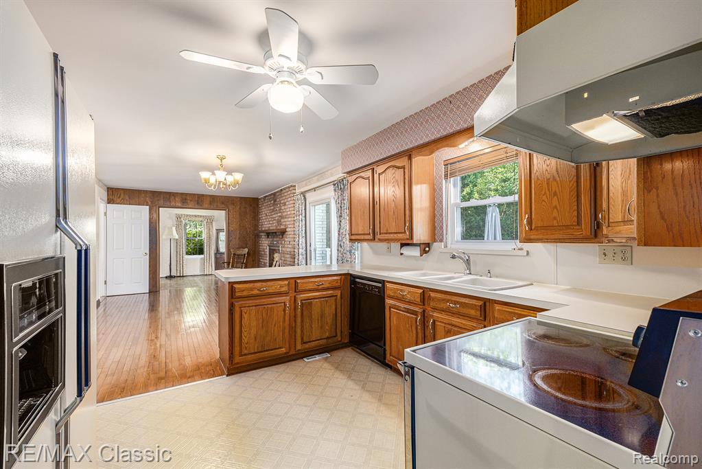 1925 Dawn Ridge Road Walled Lake, MI 48390 - Photo 10 of 35 Gallery Image 10