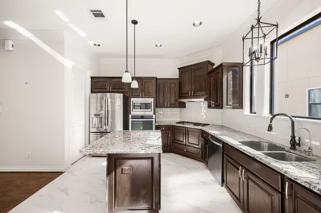 $3,000 | 7227 Laguna Villas, Houston, TX 77036