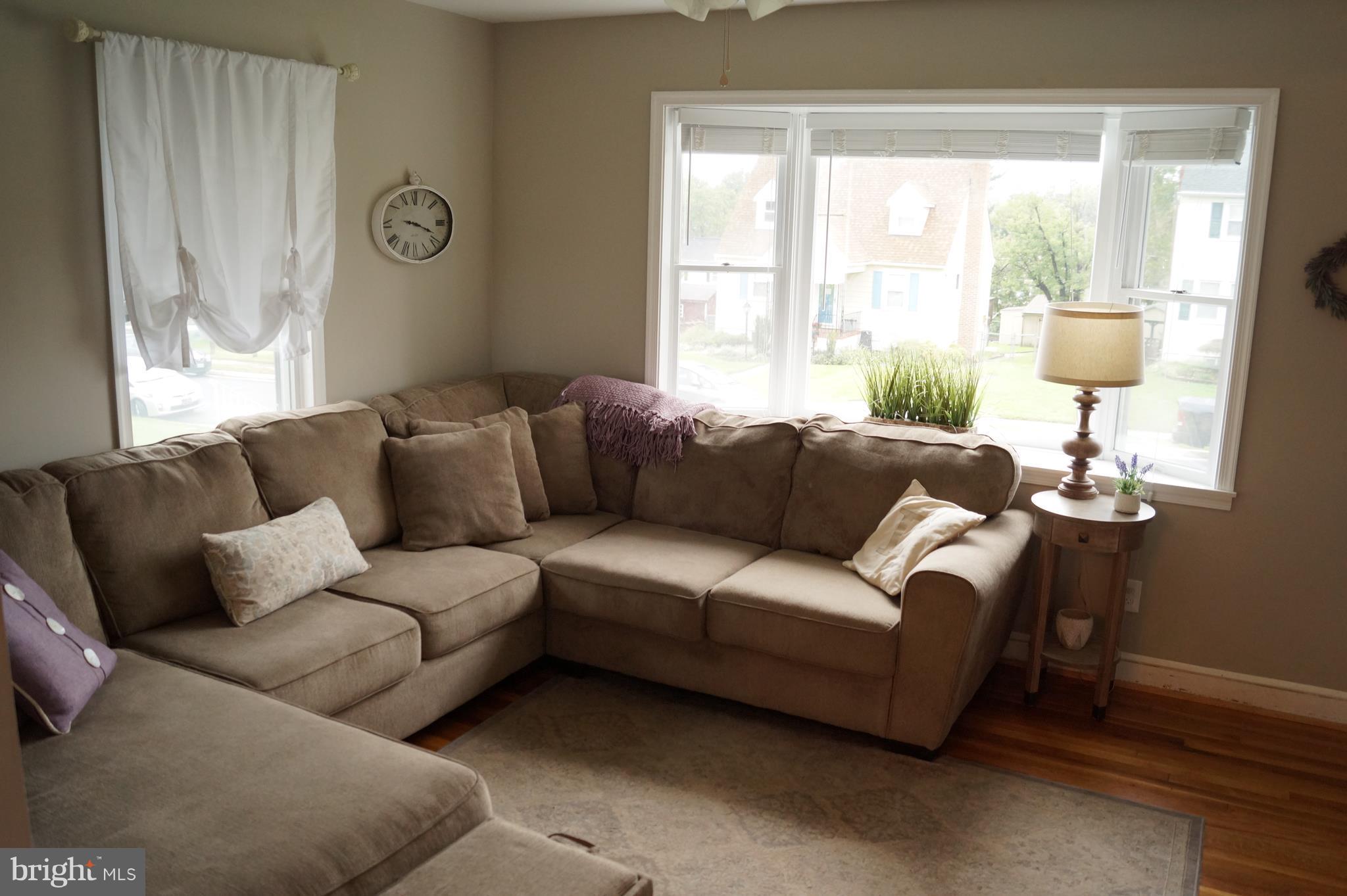 5536 Oakland Road Halethorpe, MD 21227 - Photo 3 of 26 Living Room