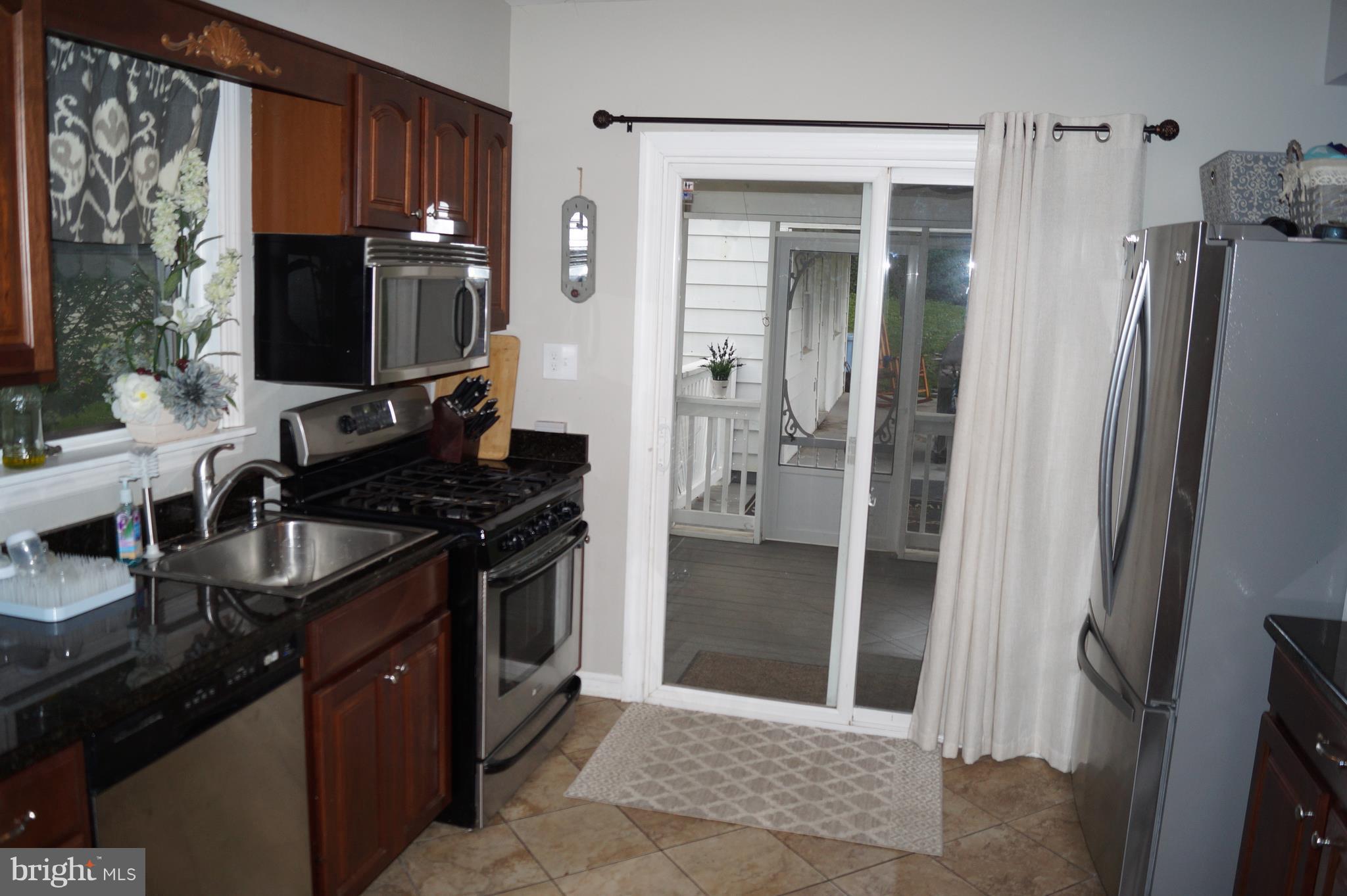 5536 Oakland Road Halethorpe, MD 21227 - Photo 8 of 26 Kitchen