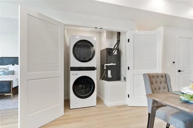 a view of livingroom with washer and dryer