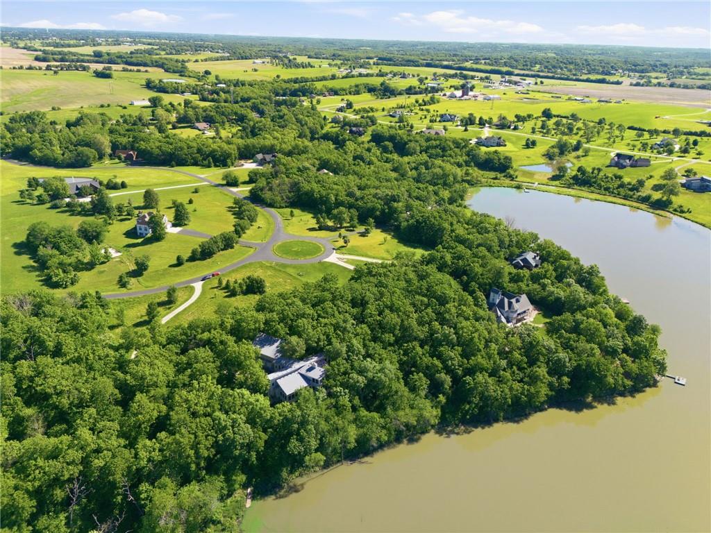 16371 Lake Point Drive Bonner Springs, KS 66012 - Photo 75 of 82