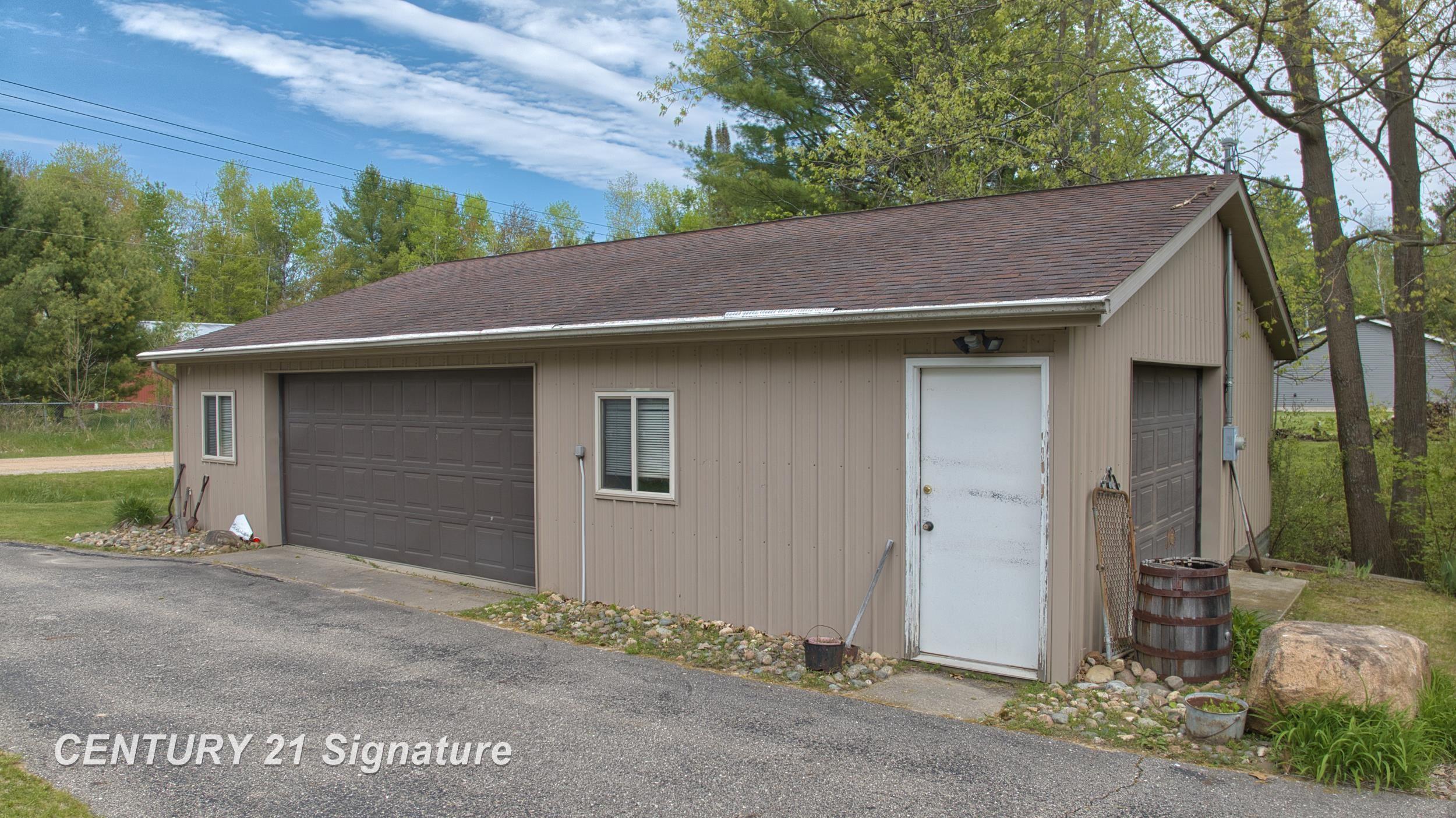1724 Middle Point Drive Alger, MI 48610 - Photo 35 of 53
