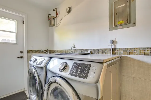 a view of utility room