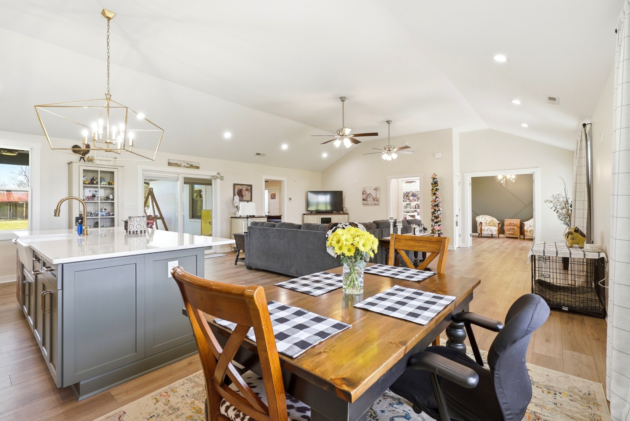 600 Squire Hall Road Shelbyville, TN 37160 - Photo 27 of 69 a view of a dining room and livingroom
