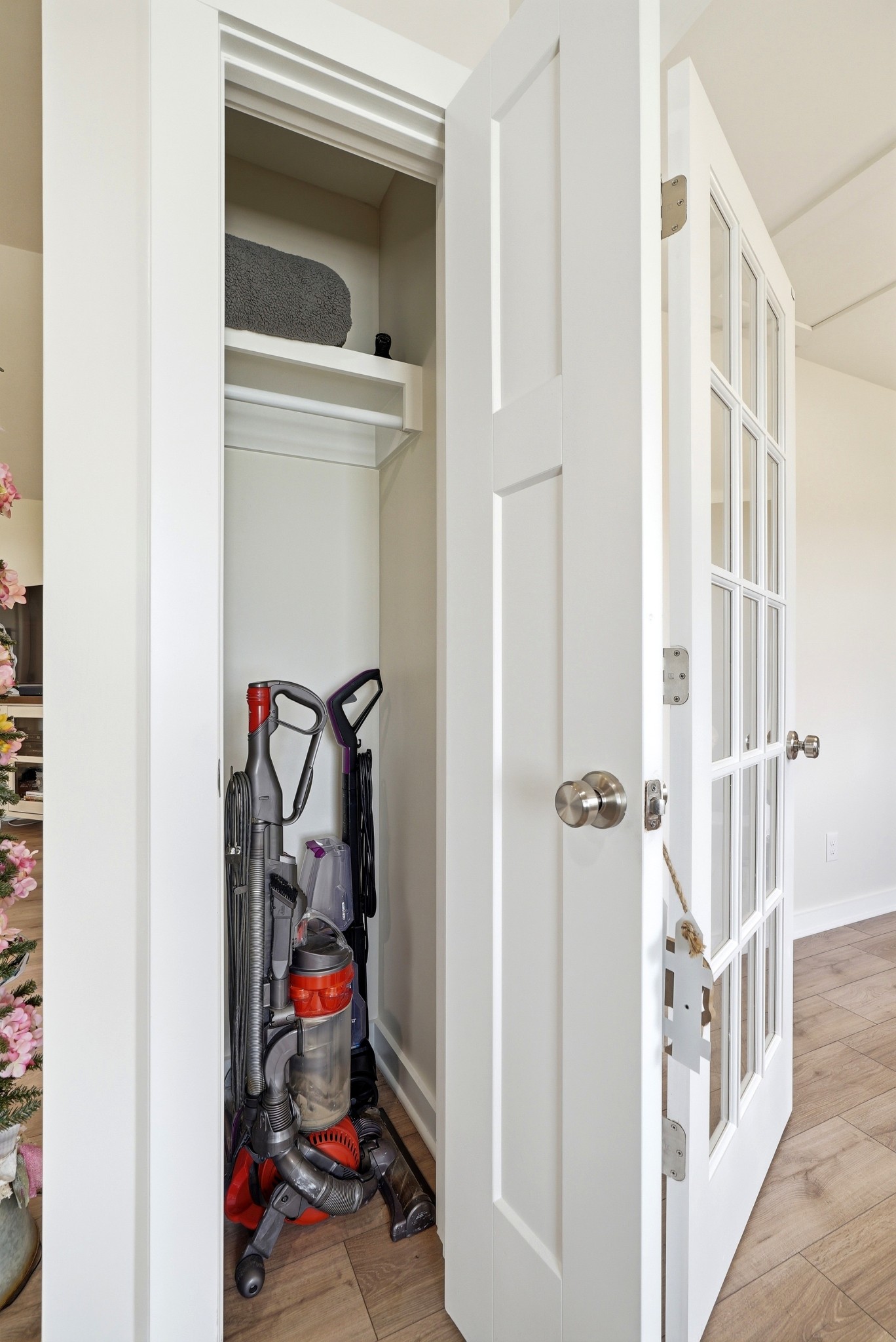 600 Squire Hall Road Shelbyville, TN 37160 - Photo 28 of 69 a view of a hallway with closet and a yard