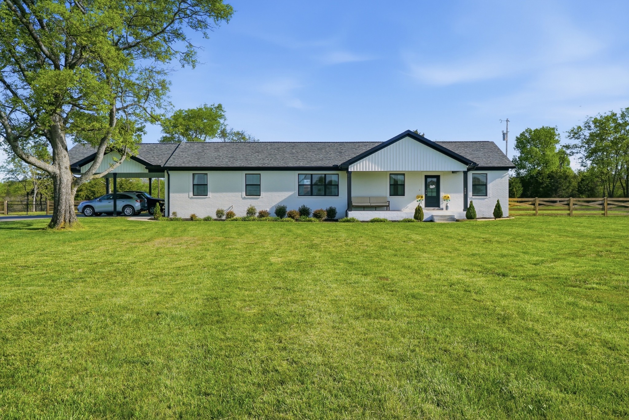 600 Squire Hall Road Shelbyville, TN 37160 - Photo 3 of 69 a front view of a house with a yard